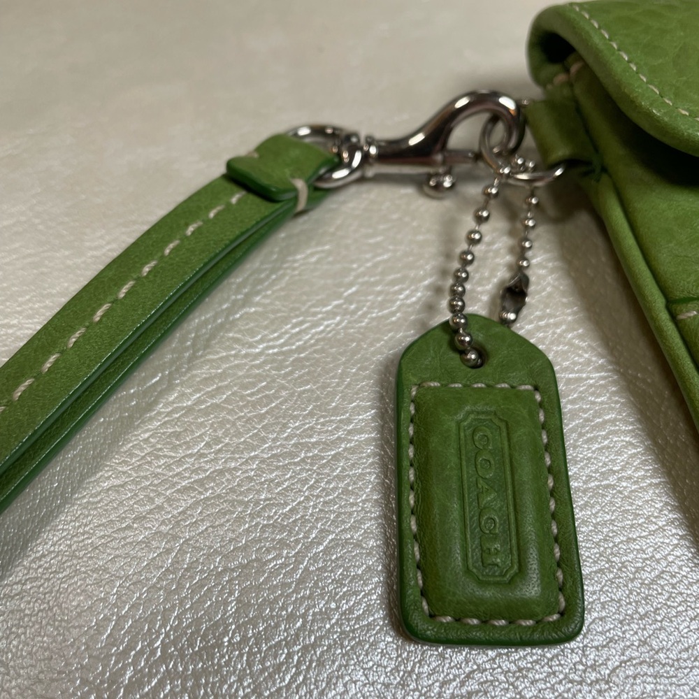 Coach Vintage Rare Green Pebbled Leather Soho Wristlet - Picture 11 of 17